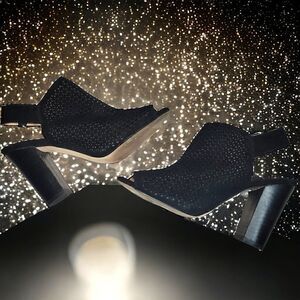 Tahari black leather suede peep-toe sling back chunky heels